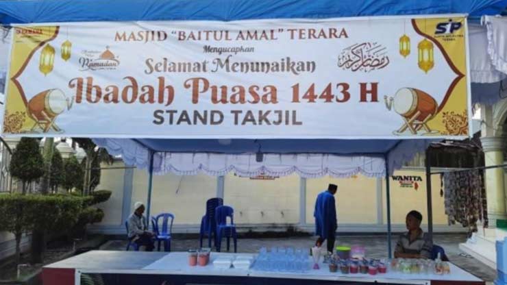 11. Banner Stand Takjil by Masjid Baitul Amal Terara